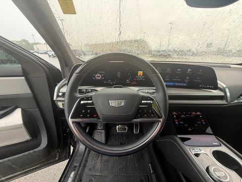 Certified 2026 Cadillac Vistiq Platinum w/ LPO, Floor Liner Package AWD/4WD image 19