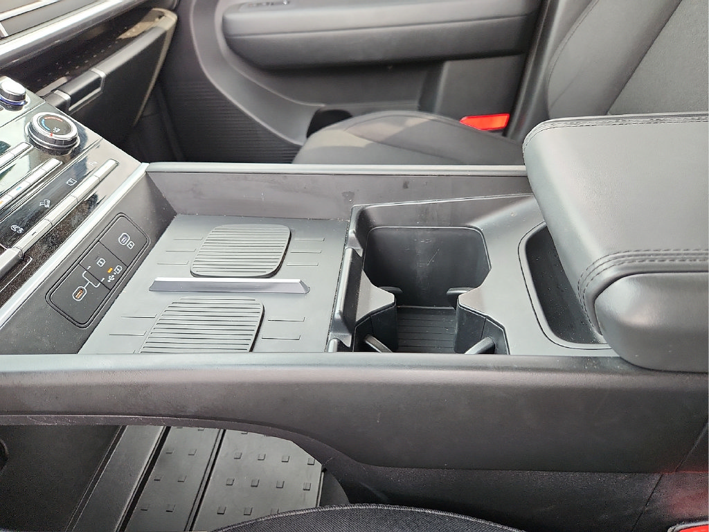Used 2025 Hyundai Santa Fe SE FWD image 25