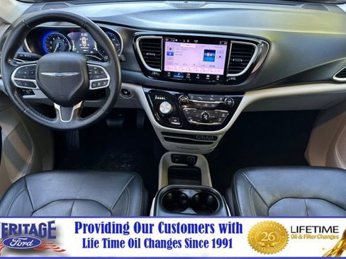 Used 2021 Chrysler Pacifica Touring-L FWD image 13