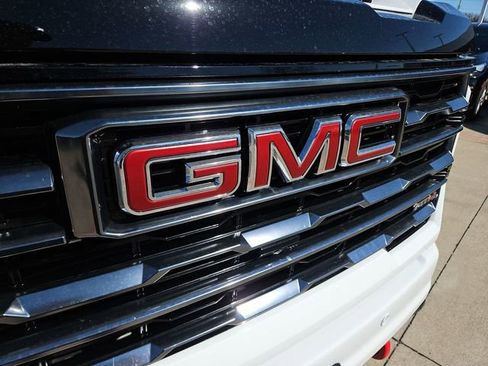 Used 2025 GMC Sierra 2500 AT4 image 30