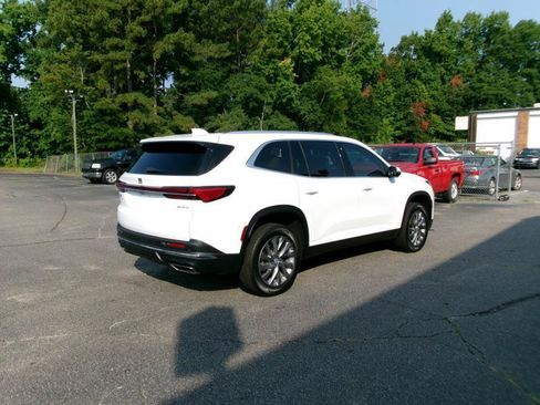 Used 2025 Buick Enclave Preferred AWD/4WD image 6