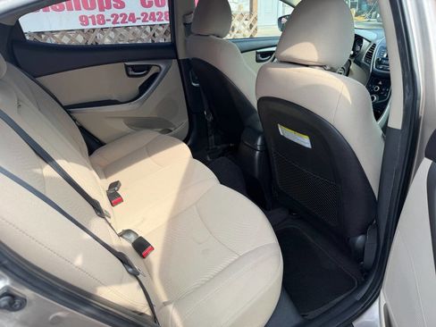 Used 2014 Hyundai Elantra SE FWD image 10