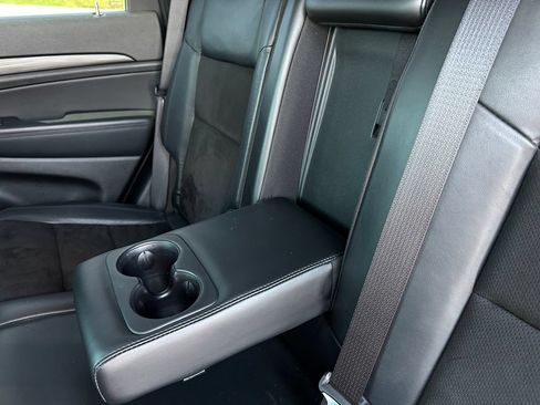 Used 2021 Jeep Grand Cherokee Laredo X RWD image 21