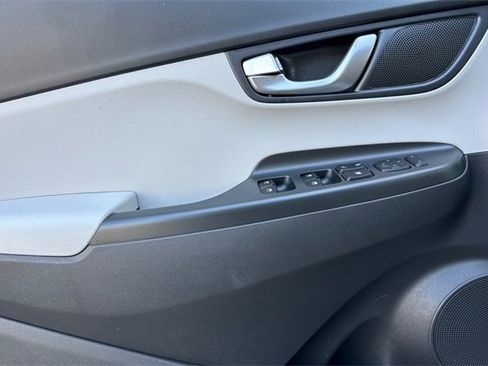 Used 2023 Hyundai Kona SE image 11