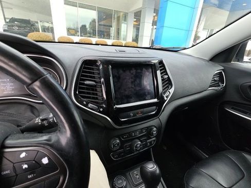Used 2020 Jeep Cherokee Limited image 17