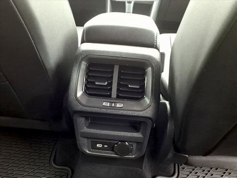 Certified 2022 Volkswagen Tiguan SE image 11