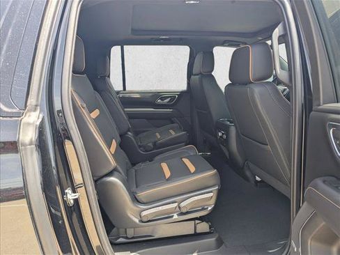 Used 2023 GMC Yukon XL AT4 w/ Technology Package AWD/4WD image 17