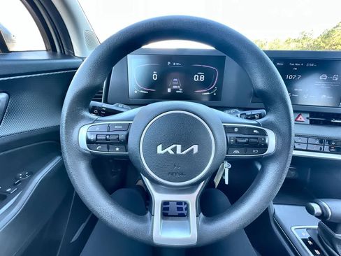 Used 2024 Kia Sportage LX image 11