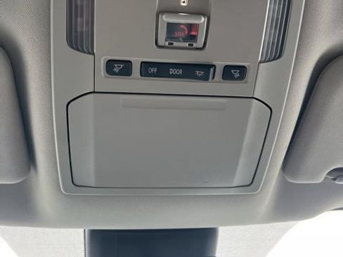 Used 2023 Toyota Highlander LE AWD/4WD image 43