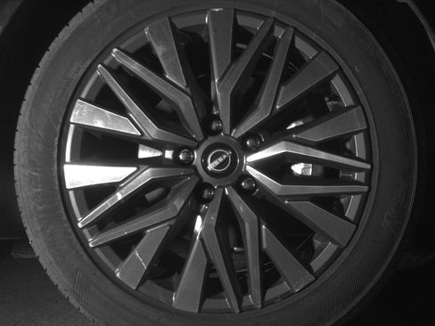 Used 2025 Nissan Altima 2.5 SV FWD image 13