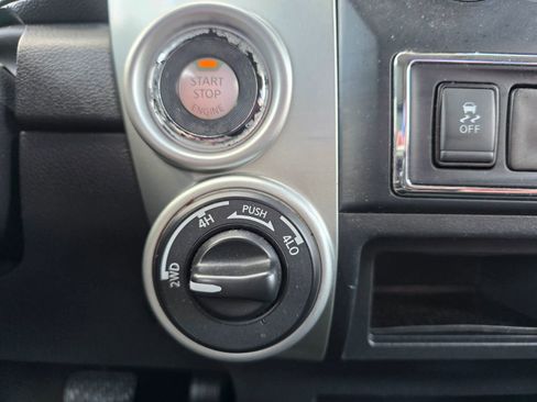 Used 2018 Nissan Titan SV image 18