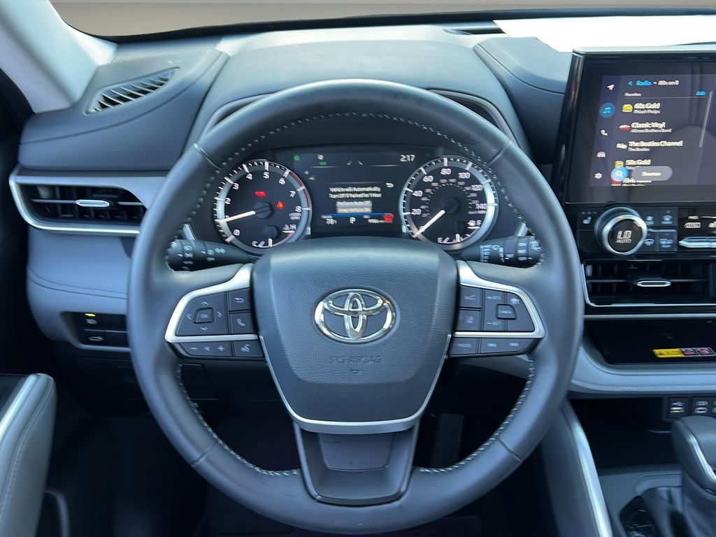 Certified 2026 Toyota Highlander XLE AWD/4WD image 14