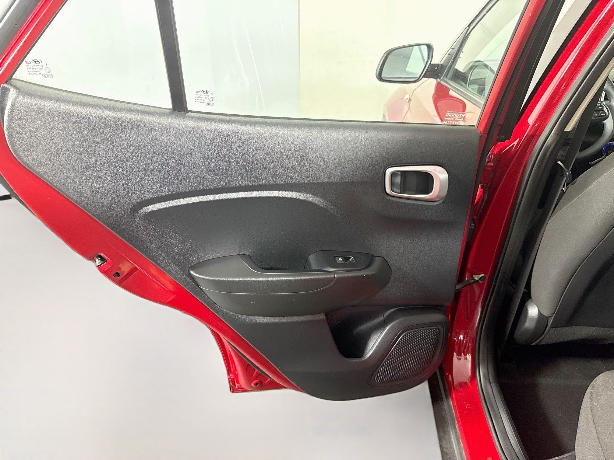 Used 2021 Hyundai Venue SE w/ Cargo Package FWD image 25
