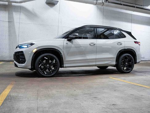 New 2026 Volkswagen Tiguan SE R-Line image 3