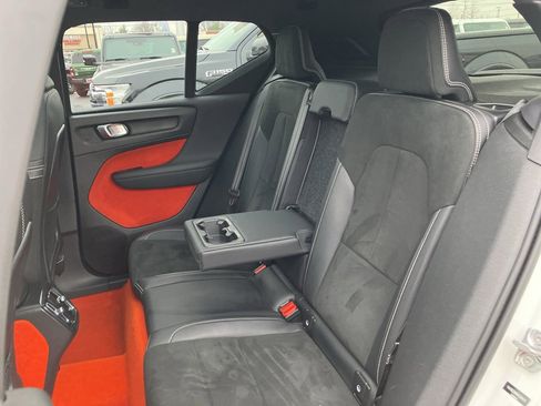 Used 2021 Volvo XC40 T5 R-Design image 30
