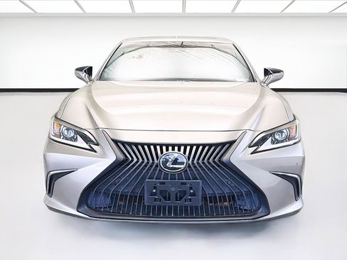 Used 2019 Lexus ES 350 Luxury image 2