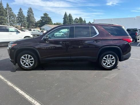 Used 2021 Chevrolet Traverse LT FWD image 1