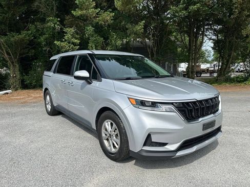 Used 2022 Kia Carnival LX FWD image 3