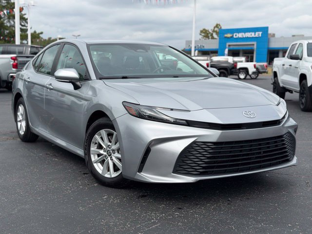 Used 2025 Toyota Camry LE FWD image 2