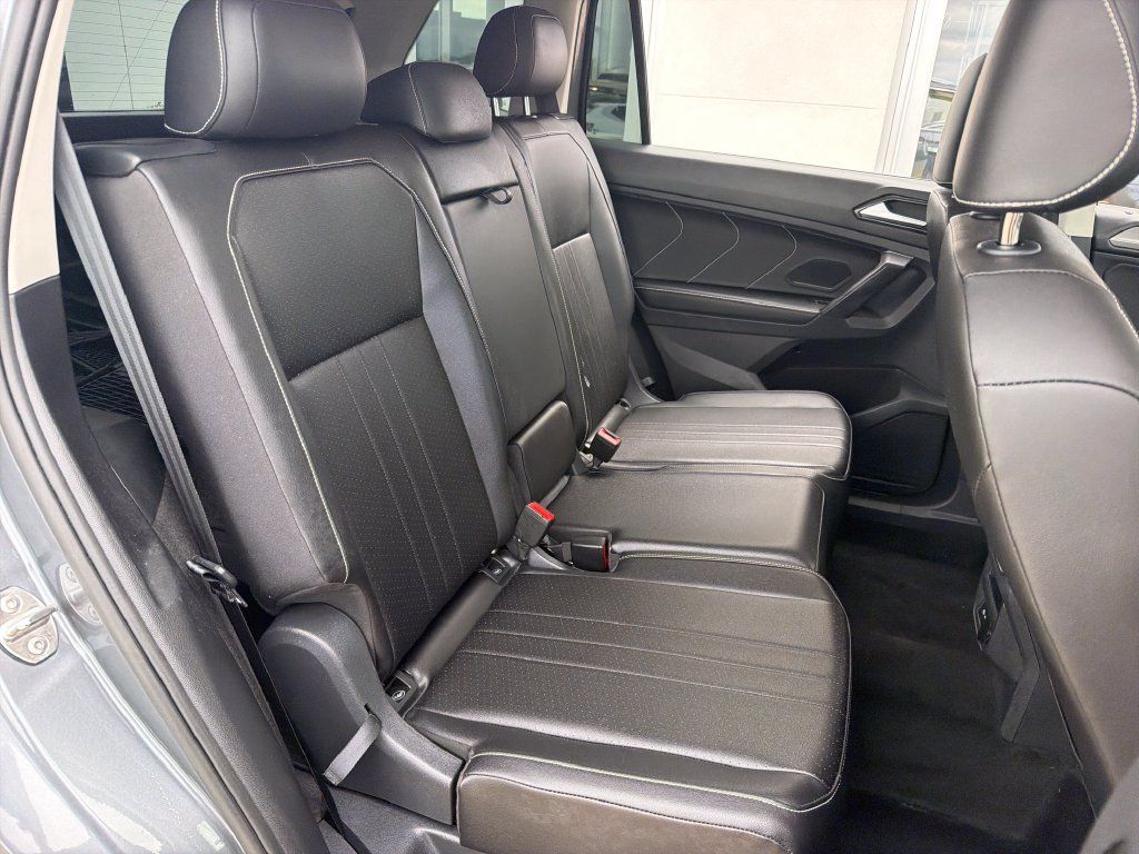 Certified 2023 Volkswagen Tiguan SE FWD image 23