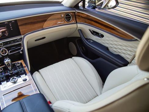 Used 2024 Bentley Flying Spur Azure AWD/4WD image 28