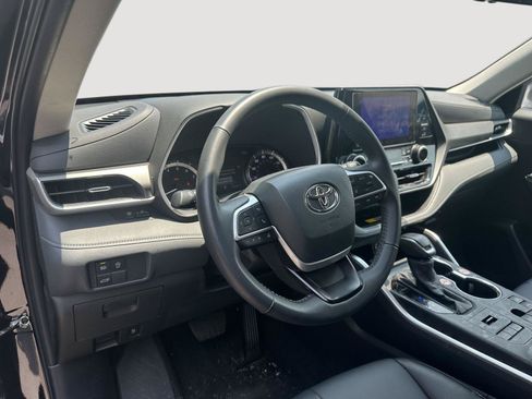 Used 2026 Toyota Highlander XLE AWD/4WD image 11