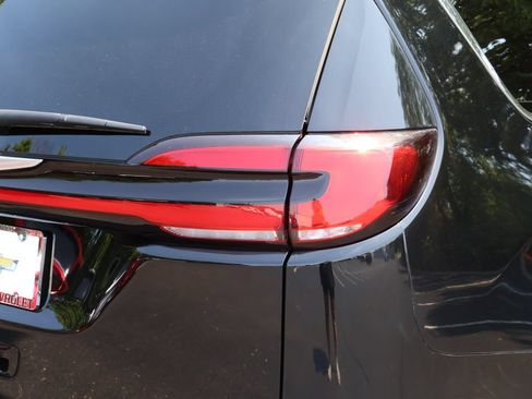 Used 2025 Chrysler Pacifica Select FWD image 7