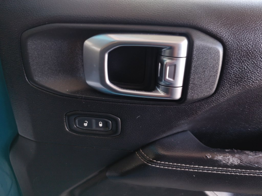 Used 2020 Jeep Wrangler Unlimited Sahara AWD/4WD image 12