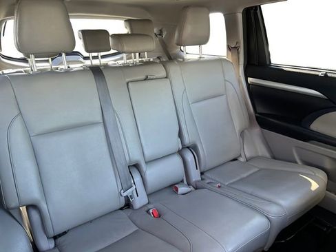 Certified 2018 Toyota Highlander XLE AWD/4WD image 18