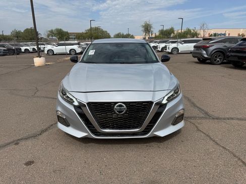 Used 2022 Nissan Altima 2.5 SR FWD image 2