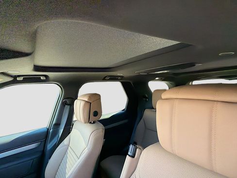 New 2026 Land Rover Discovery Limited Edition image 27