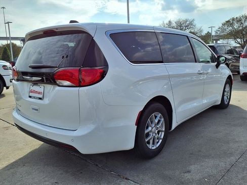 New 2026 Chrysler Voyager LX image 17