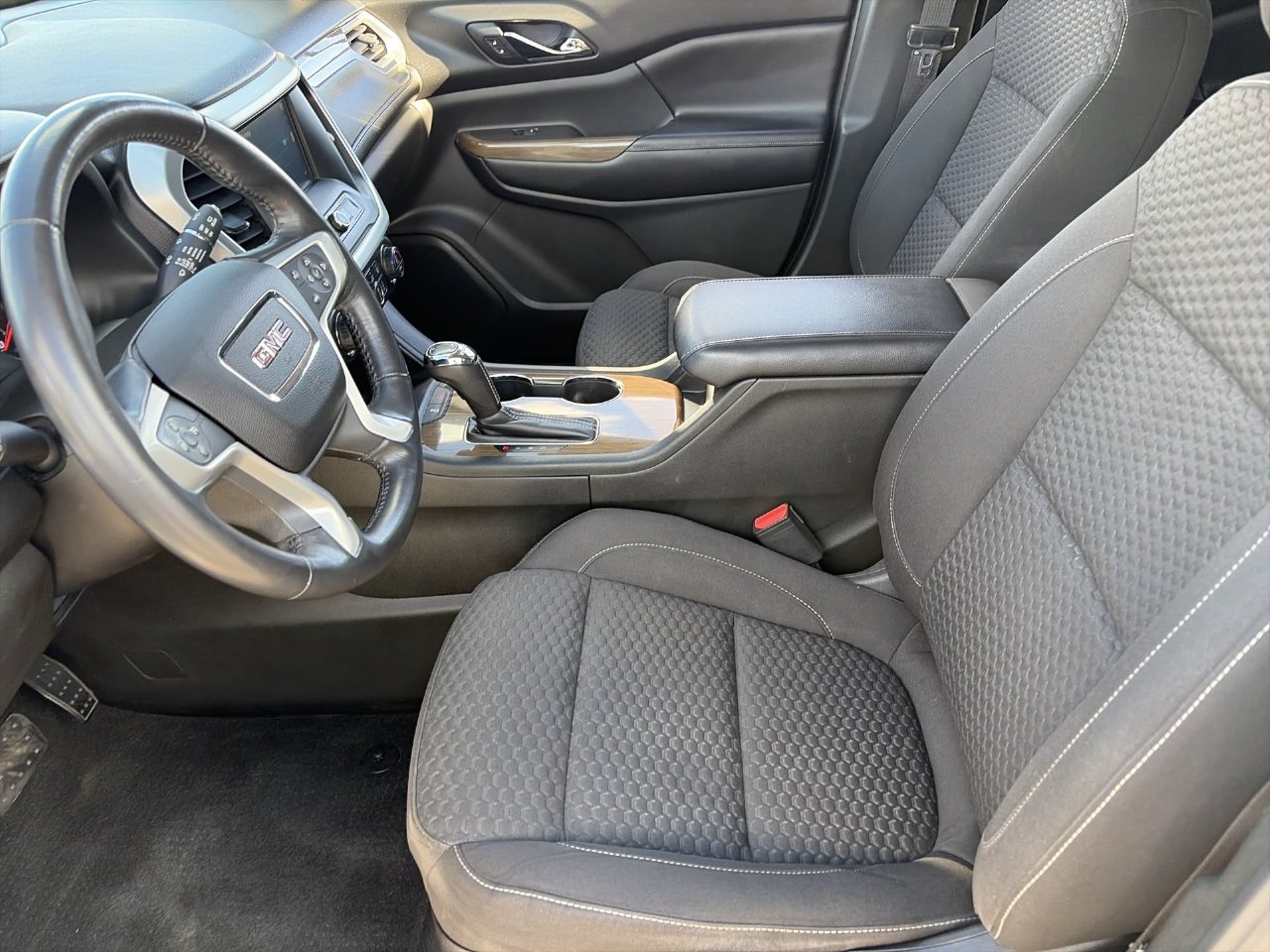 Used 2017 GMC Acadia SLE FWD image 18