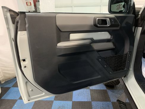 Used 2023 Ford Bronco Black Diamond w/ Sasquatch Package image 11