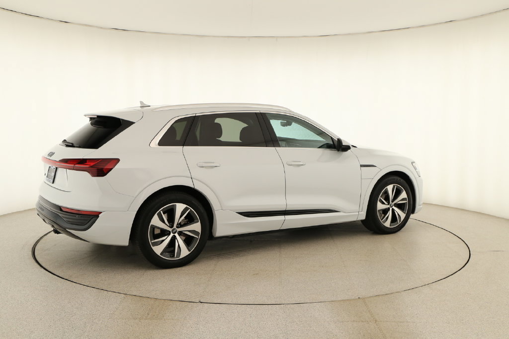 Certified 2024 Audi Q8 e-tron Premium AWD/4WD image 7