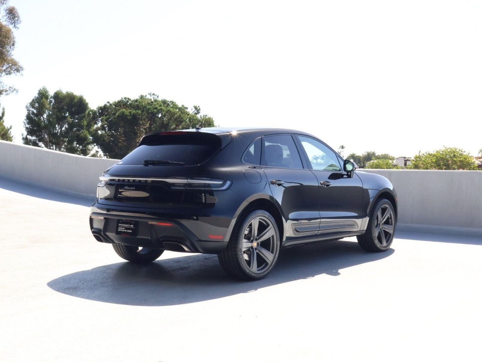 Certified 2026 Porsche Macan AWD/4WD image 8