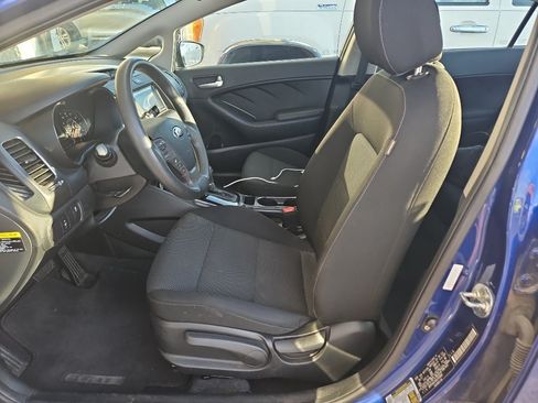 Used 2017 Kia Forte LX FWD image 3