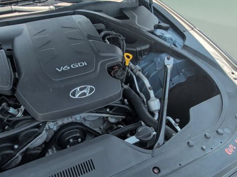 Used 2015 Hyundai Genesis 3.8 RWD image 19