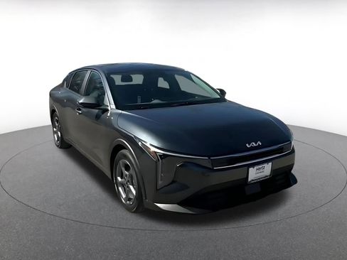 Used 2025 Kia K4 LXS image 3