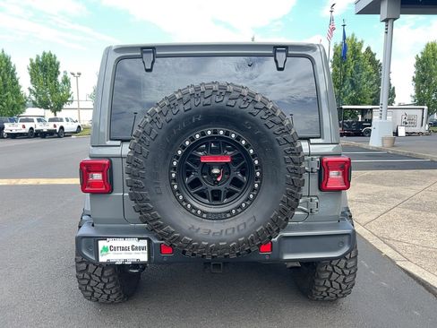 Used 2019 Jeep Wrangler Unlimited Sahara AWD/4WD image 15