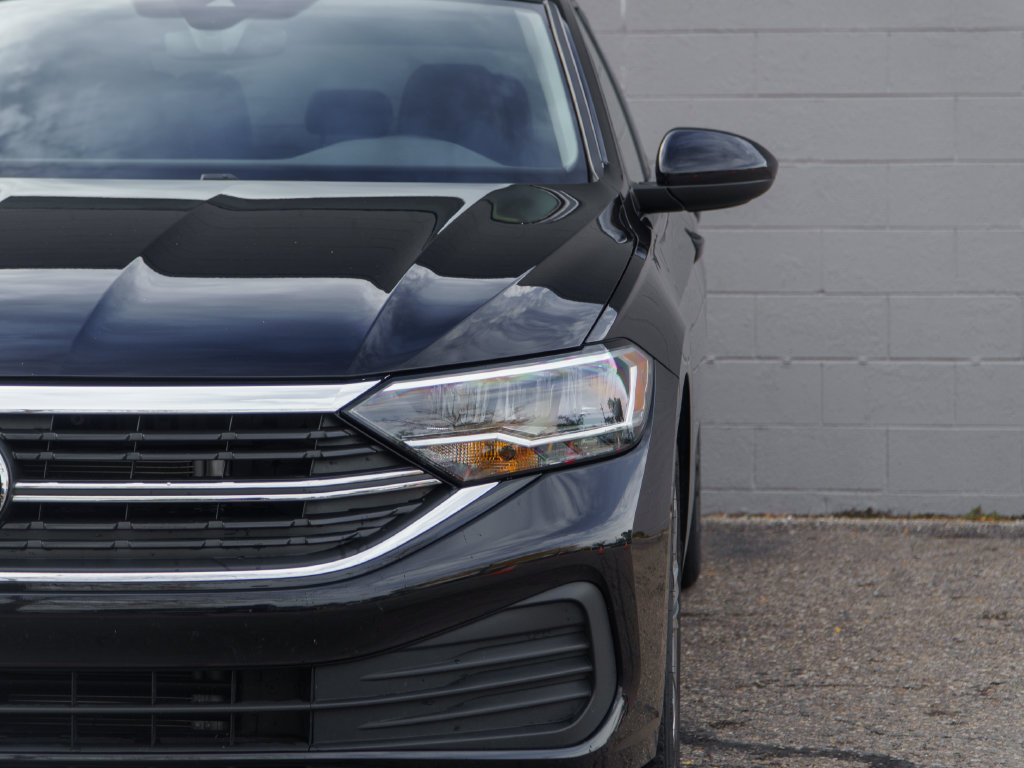 Used 2024 Volkswagen Jetta SE w/ Panoramic Sunroof Package FWD image 11