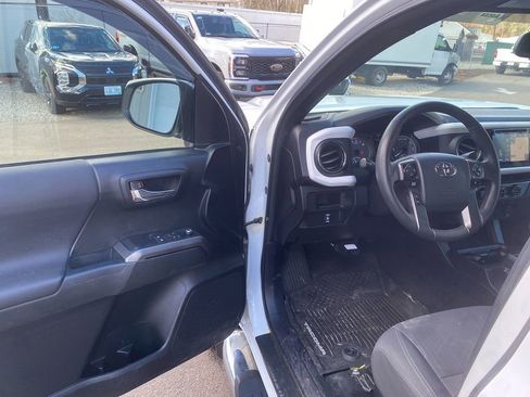 Used 2017 Toyota Tacoma TRD Off-Road image 10
