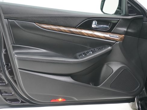 Used 2016 Nissan Maxima Platinum w/ Interior Lighting Package image 13