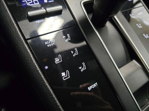 Certified 2024 Porsche Macan image 37