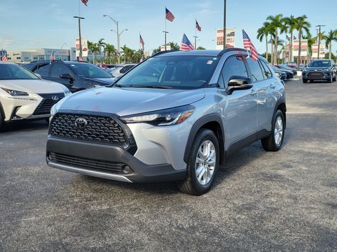 Used 2025 Toyota Corolla Cross LE FWD image 5
