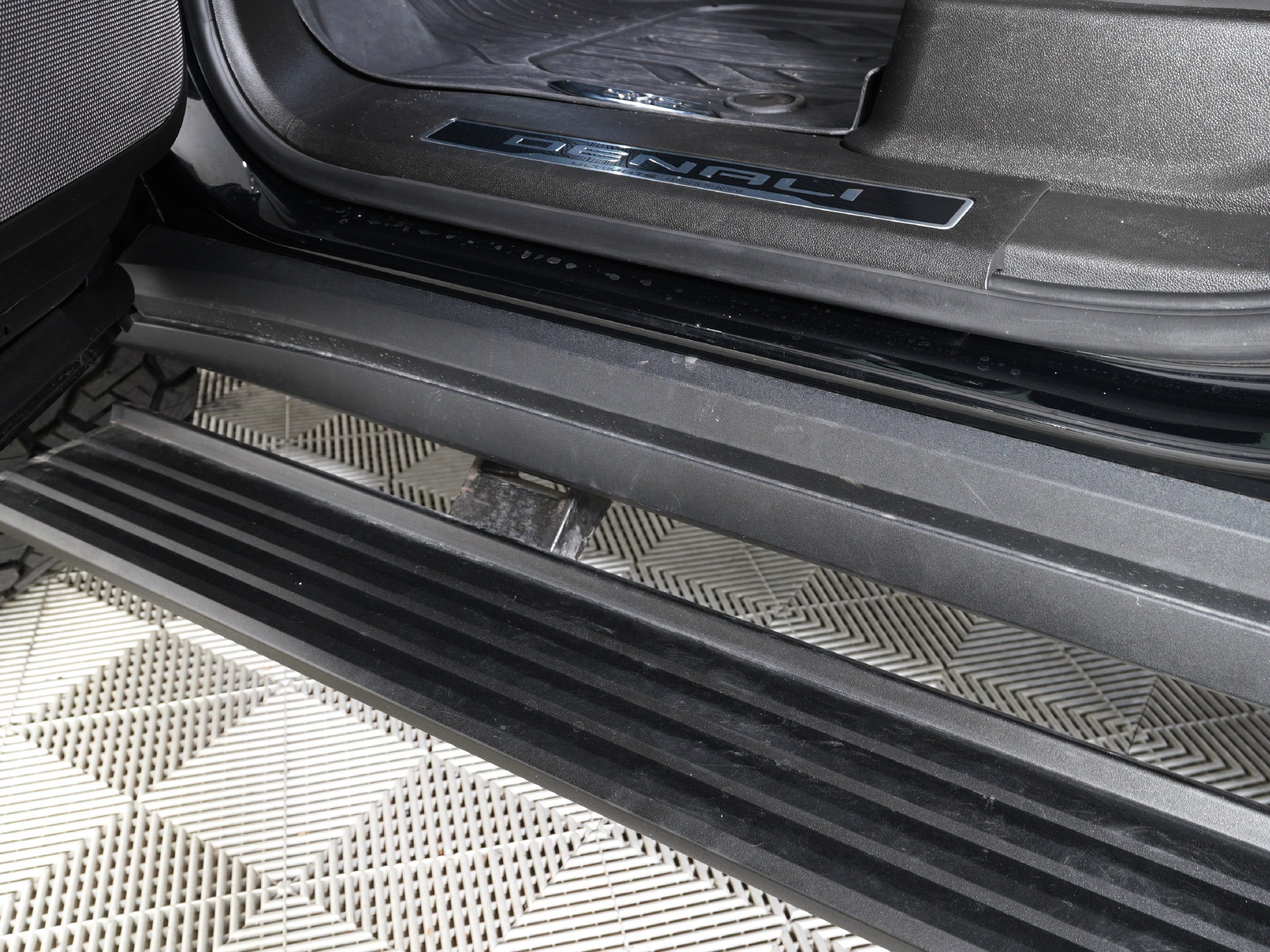 Used 2026 GMC Yukon Denali Ultimate w/ LPO, Floor Liner Package AWD/4WD image 19