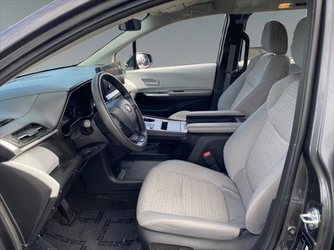 Certified 2025 Toyota Sienna LE FWD image 9