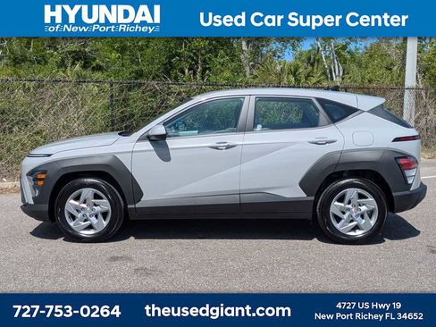 Used 2026 Hyundai Kona SE image 2