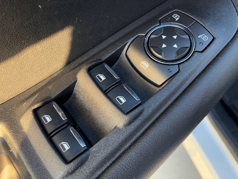 Used 2022 Ford Edge SE w/ Black Appearance Package image 11