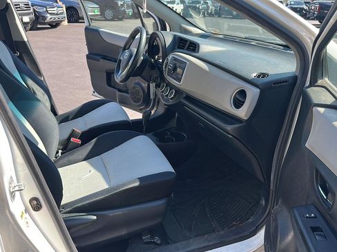 Used 2012 Toyota Yaris LE FWD image 11